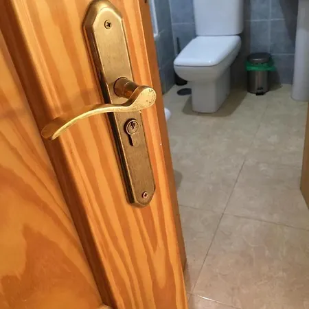 Kwatera prywatna Grande Con Bano Privado En A 30km De La Playa Coín